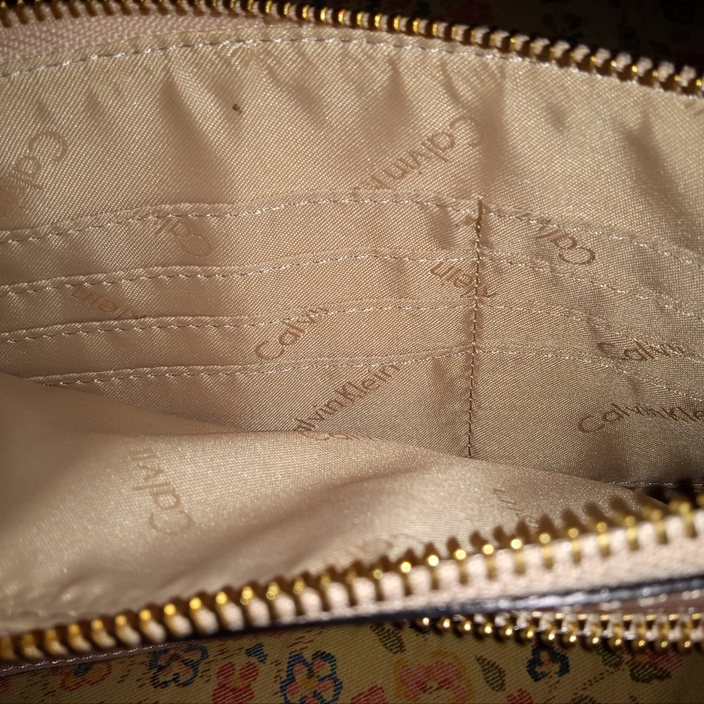 Calvin Klein wristlet - Picture 5 of 8